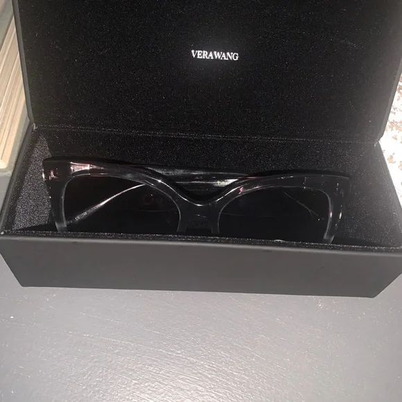 AuthenticVera Wang sunglasses N With Box New 100% Authentic Vera Wang Sunglasses Sylvie khaki Crystal  main image 2